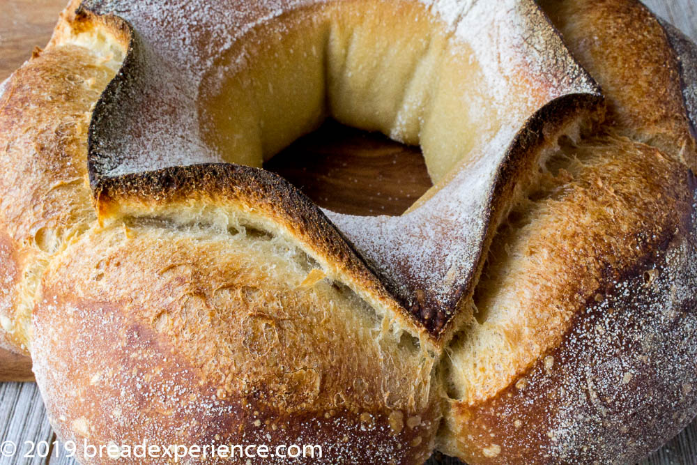 Sourdough-Bordelaise-Crown-Bread-Collar-Closeup